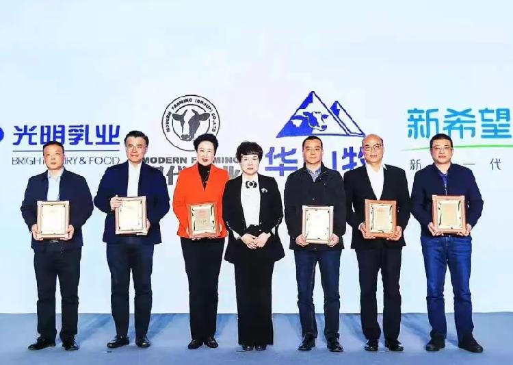 重庆日报：捷报，天友乳业荣获2021年国家优质乳工程双项大奖！